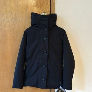 NWT Patagonia Frozen Range Parka -Oversized hood and  funnel collar- very warm